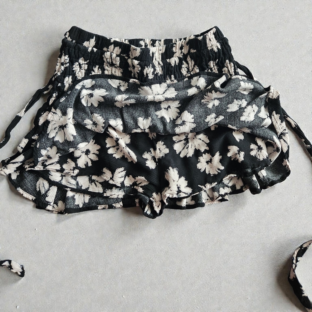 Urban Romantics Skort-Size Medium - Picture 3 of 6